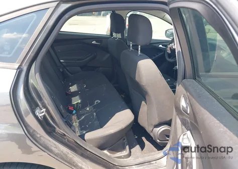 2016 Ford Focus Se z USA, uszkodzony, nr VIN 1FADP3F27GL378869